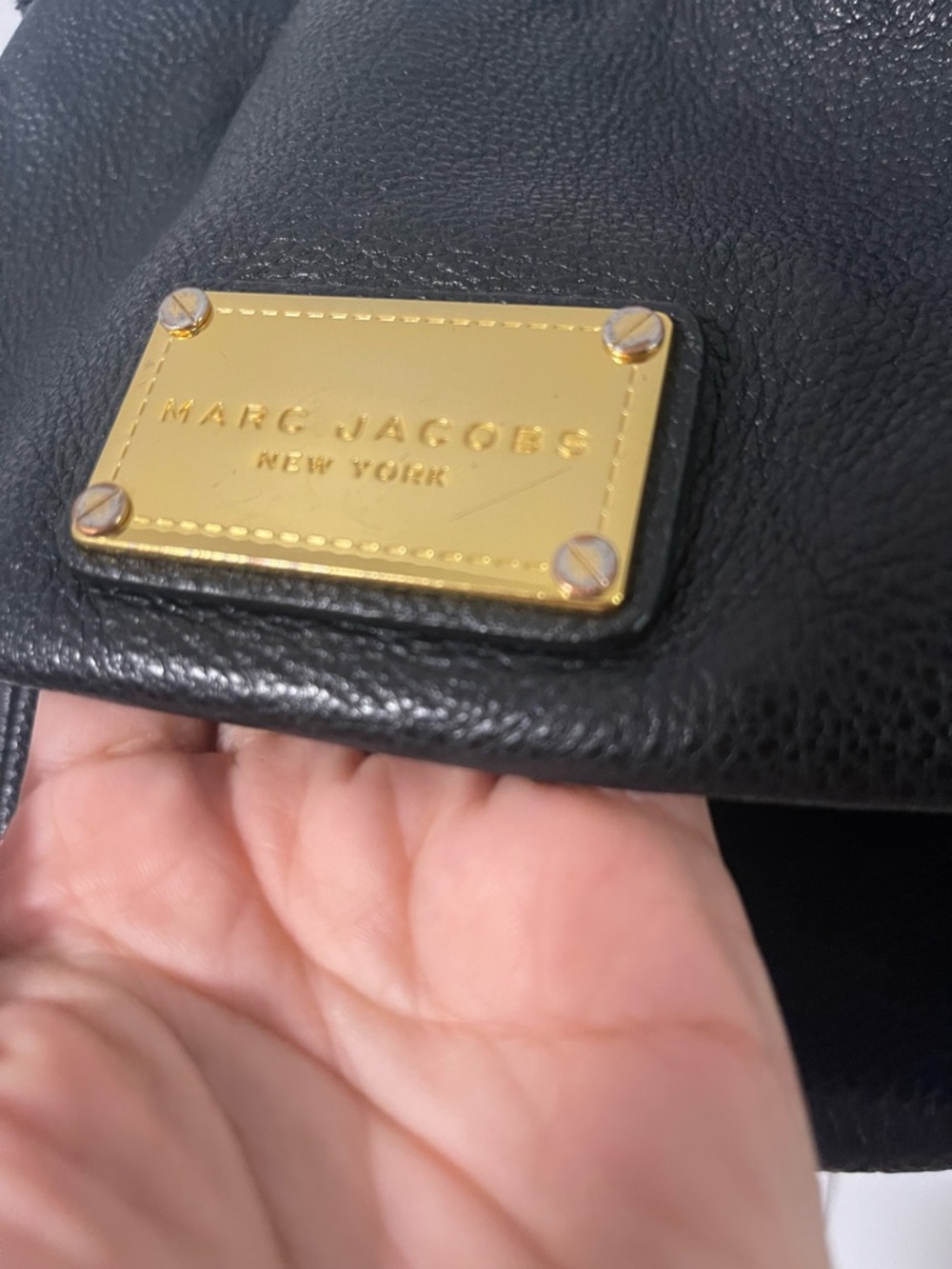 Marc Jacobs Black Leather Hobo Shoulder Bag with Gold Plaque - Picture 3 of 7